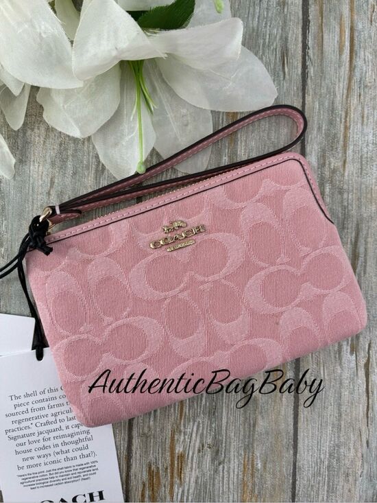 Coach Handbags - Coach Corner Zip Wristlet In Signature Denim Wallet Purse